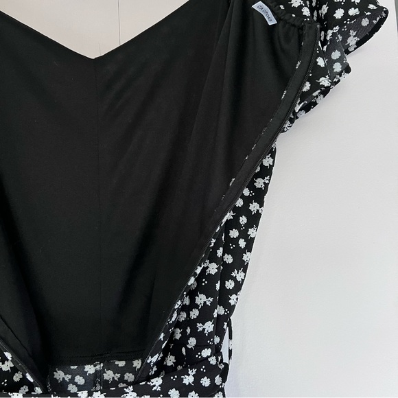 Black and White Small Floral Print Wide Leg Jumpsuit - Picture 6 of 11